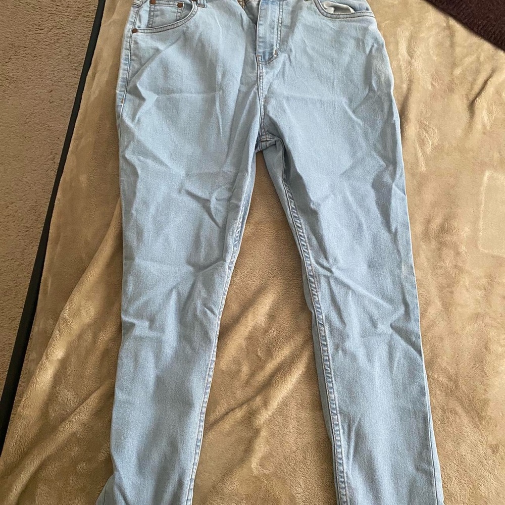 Light wash skinny jeans